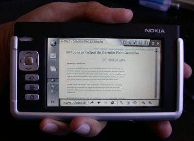 Nokia 770 Internet Tablet en mi mano